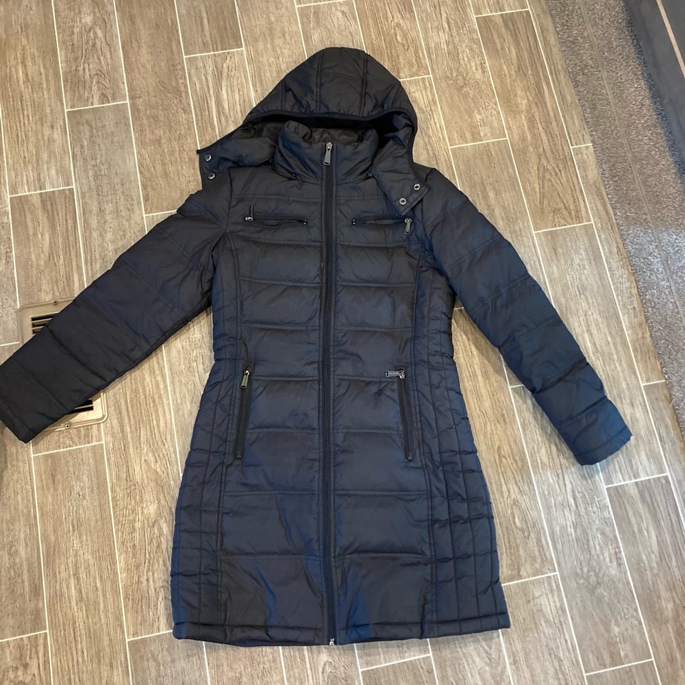 Micheal kors puffer coat size medium black zips with removable hood